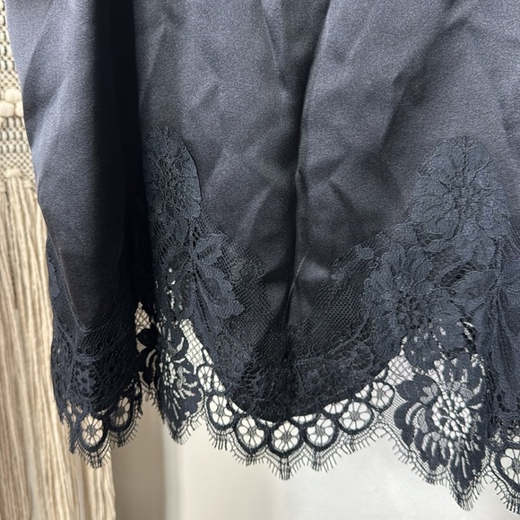 Alice and Olivia
Sondra Lace-Trim Camisole - Picture 4 of 7